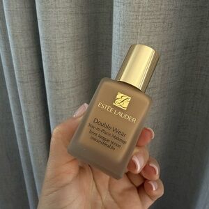 Estee Lauder Double Wear Stay-in-Place Makeup in Blue Box